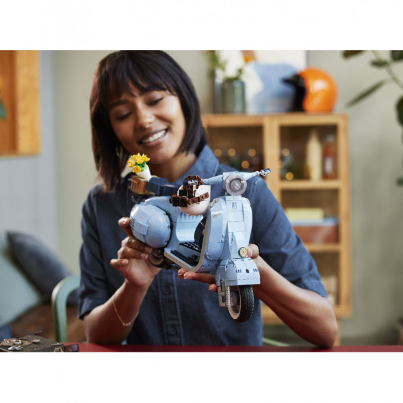Конструктор LEGO Коллекционные наборы 10298 Vespa 125 в Казани