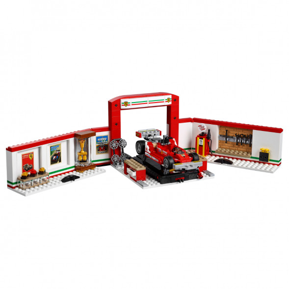 Конструктор LEGO Speed Champions 75889 Гараж Ferrari в Казани