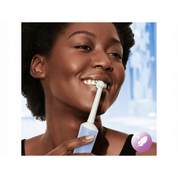 Электрическая зубная щетка Oral-B Vitality Pro D103, голубой в Казани