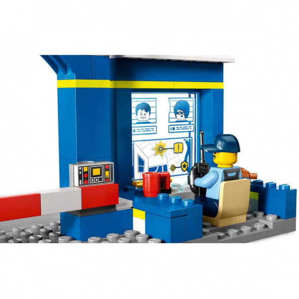 Конструктор LEGO City 60370 Побег из полицейского участка в Казани