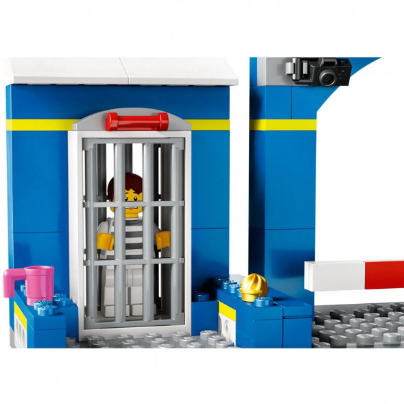 Конструктор LEGO City 60370 Побег из полицейского участка в Казани